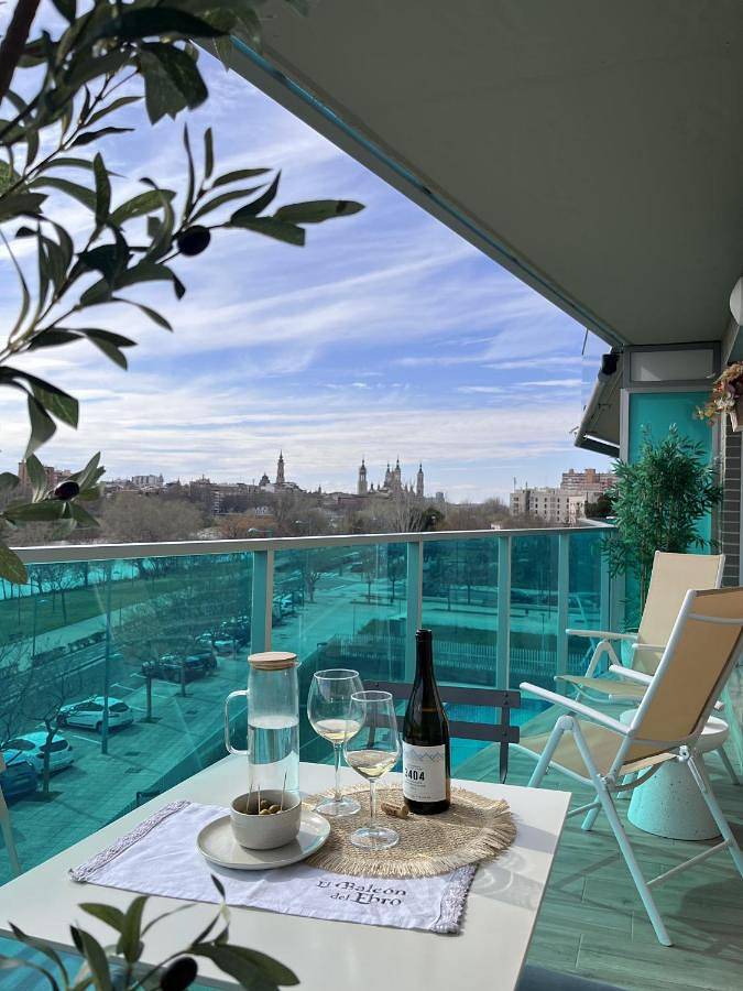 Apartamento para 8 personas, con balcón además de piscina y vistas, Familias con niños en Zaragoza