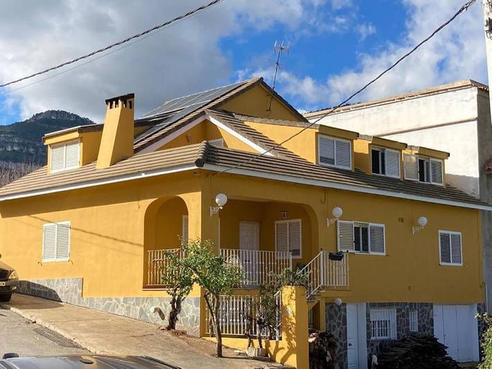 Casa rural para 37 personas, con balcón y vistas, Se admiten mascotas en Requena-Utiel - 2
