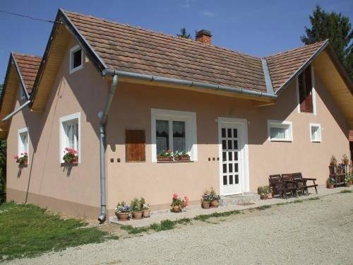 Ferienhaus für 2 Personen, mit Terrasse und Garten in St. Peter (Ungarn)