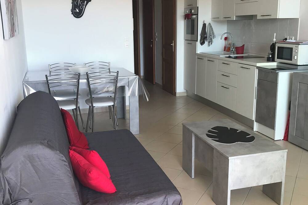 Apartamento entero, T2 in new residence, fully equipped + air conditioning/wifi and parking  in L'Île-Rousse, Region de Calvi