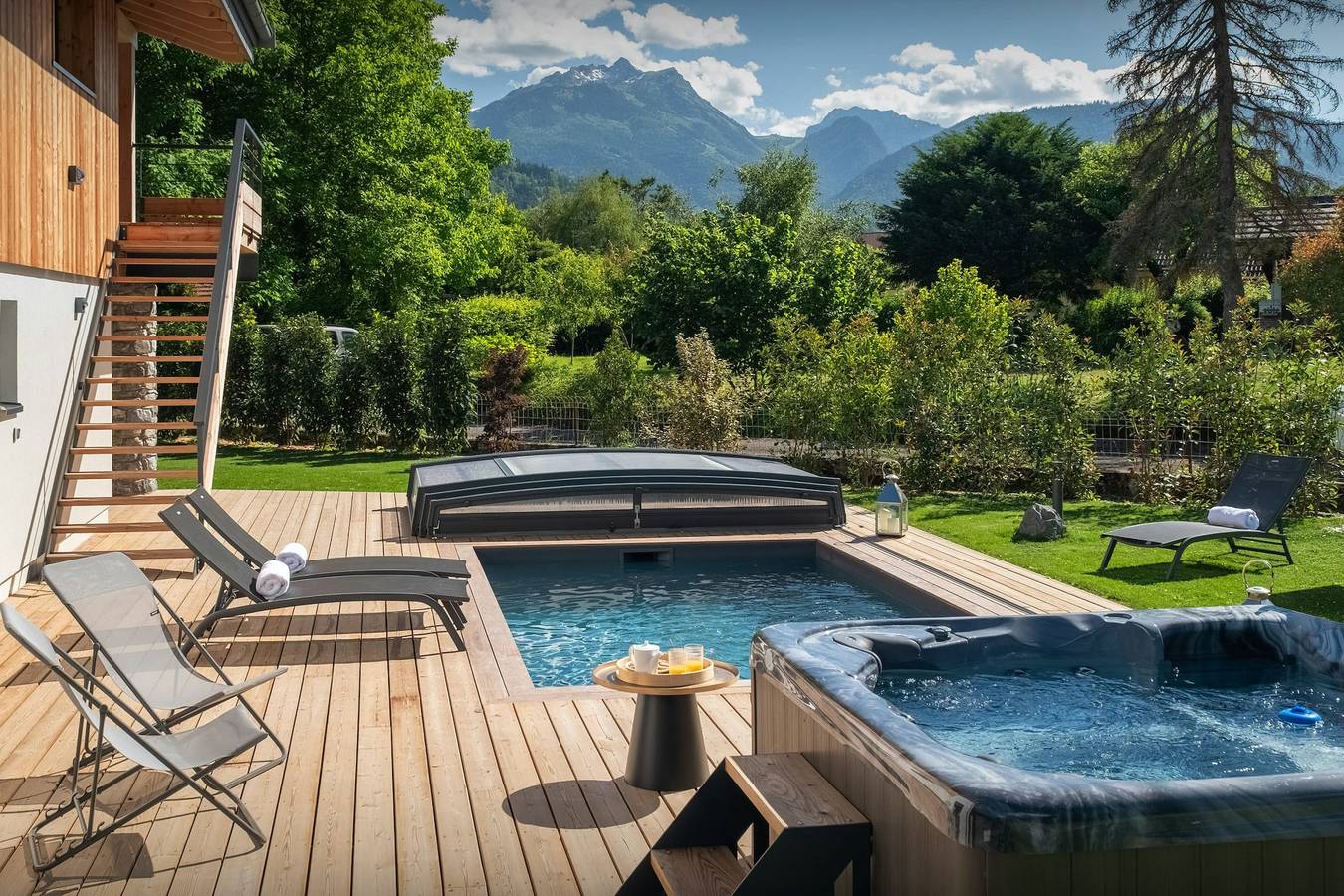 Chalet pour 8 avec jacuzzi, terrasses et piscine - Ovo Network in Val-de-Chaise, Région d'Annecy