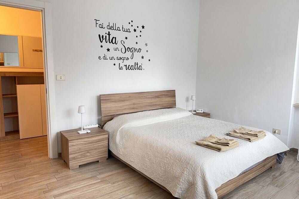 Parcheggio Privato, con Vista Sulle Colline Albesi in Alba, Langhe