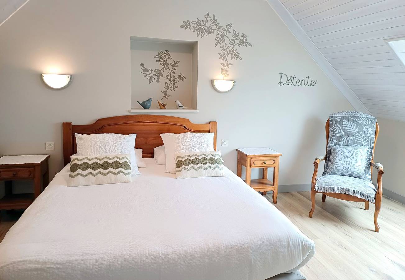 Bed and Breakfast 'Chambre D'hôte 3 De Kerantum' with Shared Terrace, Shared Garden and Wi-Fi in Mahalon, Quimper region