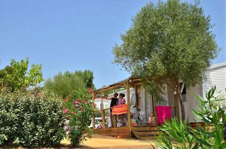 Camping pour 6 personnes, avec piscine