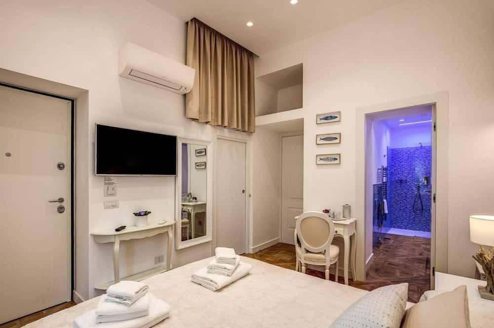 Sorrento Square Suites is an elegant guesthouse recently renovated, located in the center of Sorrento, right next to the renowned Piazza Tasso. Here you will find stylishly furnished rooms equipped with every comfort to ensure a unique stay full of relax in Spiaggia pubblica di Sorrento, Sorrento