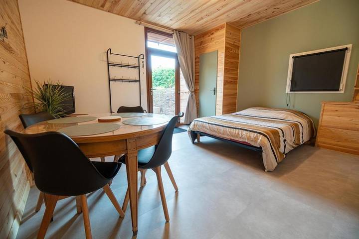 Gîte pour 2 personnes, avec Terrasse et Jardin dans Saint-Béron