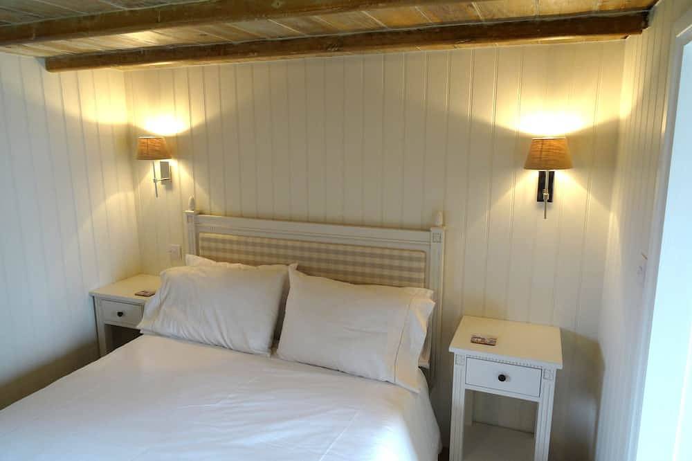 Luxury Contemporary Beach Lodge With Sand Dunes And River Views - Sleeps 6 in Heacham, Norfolk Coast