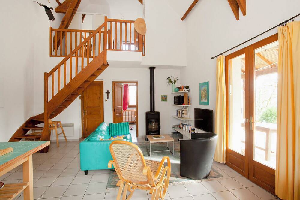 Bright country house with open kitchen in Saint-Jean-de-Laur, Quercy