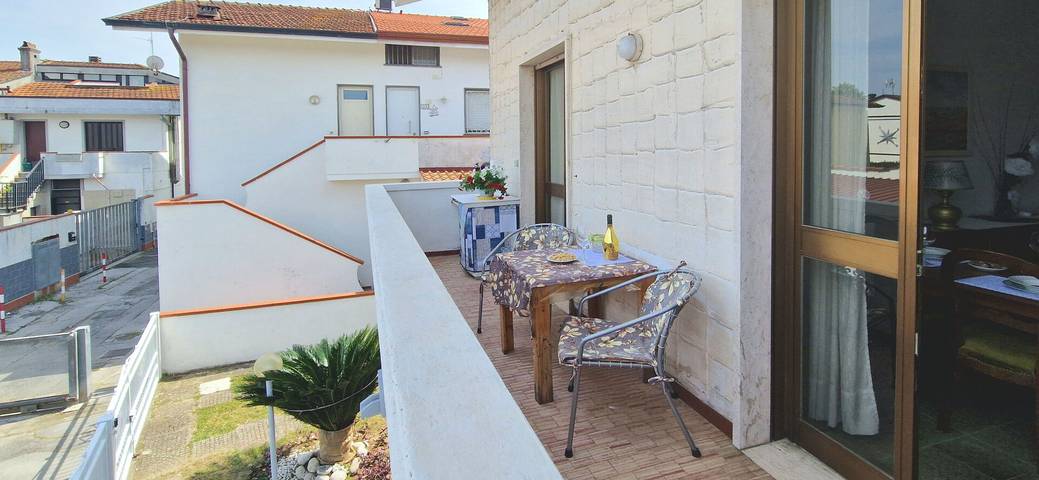 Location de vacances pour 8 personnes, avec balcon et jardin, animaux acceptés dans Torre del Lago Puccini - 4