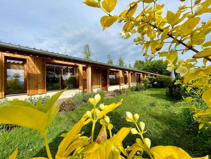 Gîte pour 11 personnes, avec vue ainsi que terrasse et jardin, animaux acceptés à Domaize - 2