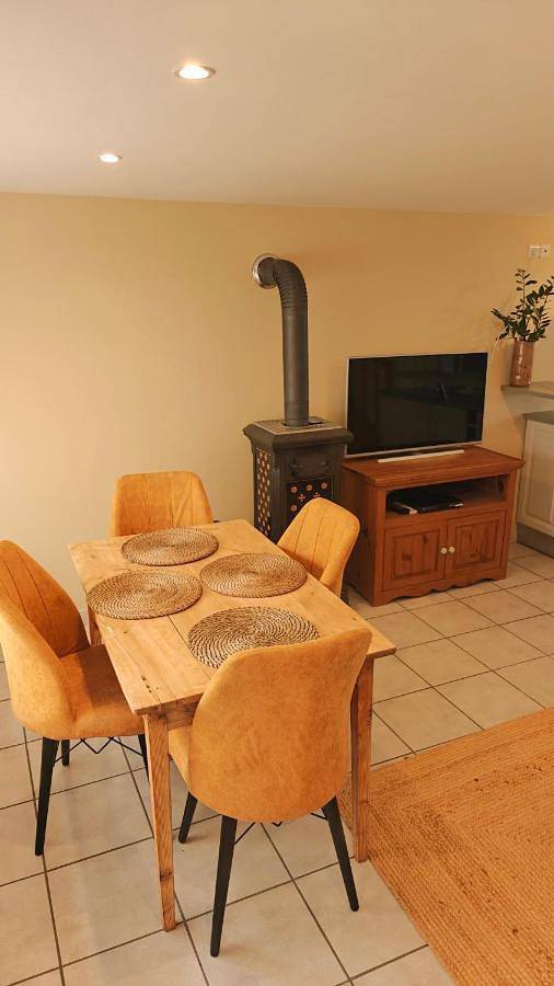 Location de vacances pour 4 personnes, avec jardin et vue à Vaux-en-Beaujolais