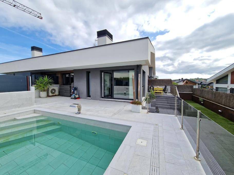 Three-Bedroom House in Sopelana, Baskische Küste (Spanien)
