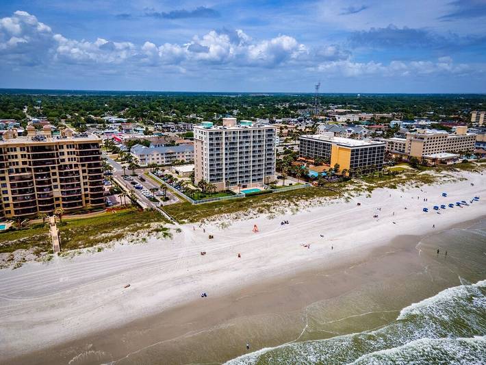 Vacation rental for 4 people, with balcony and pool in Jacksonville Beach