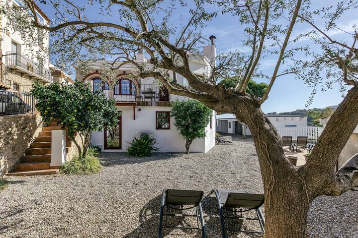 Casa de vacaciones 'Ca La Yaya' con vistas a la montaña, Wi-Fi y aire acondicionado in Llansá, Alt Empordà