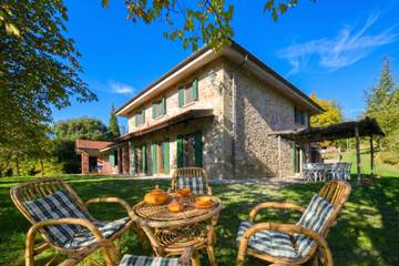 Villa for 10 Guests in Arezzo Province, Casentino, Picture 2