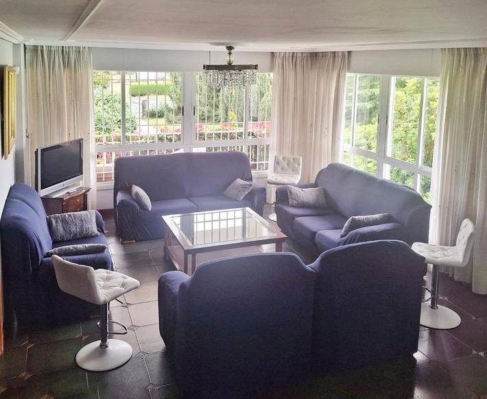 Apartamento para 10 personas, con Balcón y Terraza además de Jardín y Piscina en Bergondo