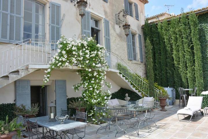 Chambre d’hôte pour 2 personnes, avec Terrasse et Jacuzzi ainsi que Piscine et Vue