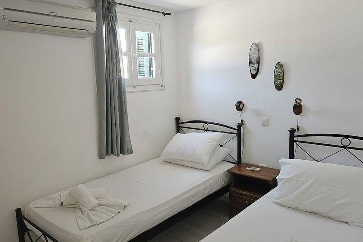 Naxos Waterfront Villa with A/C, pool (Jun-Oct) and panorama view. in Kastraki (Naxos), Naxos