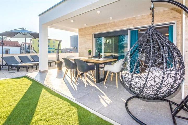 Villa pour 8 personnes, avec balcon/terrasse et piscine dans Vir