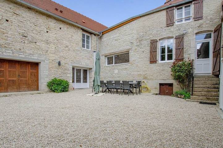 Location de vacances pour 15 personnes, avec jardin dans Neuville-sur-Seine