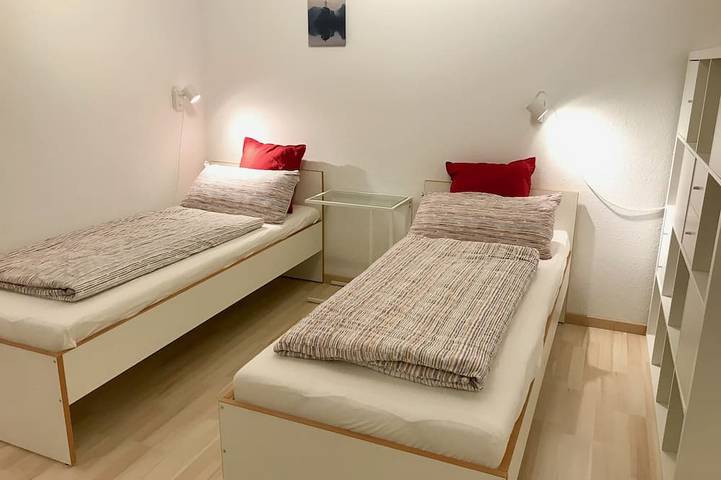 Ganze Wohnung, Studio-Apartment \"Garden I\", Tg-Platz, Balkon, zentral, Klinik zu Fuß (Ek/Osk) in Ravensburg, Region Bodensee-Oberschwaben