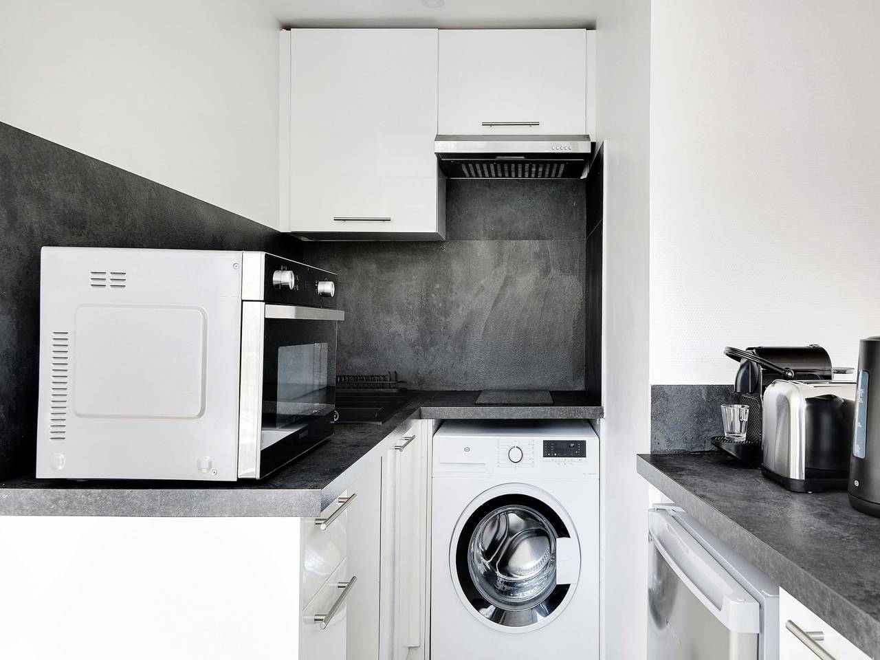 Apartamento entero, Acogedor apartamento de 2 habitaciones y 5 plazas en el corazón de Suresnes in Suresnes, Altos del Sena
