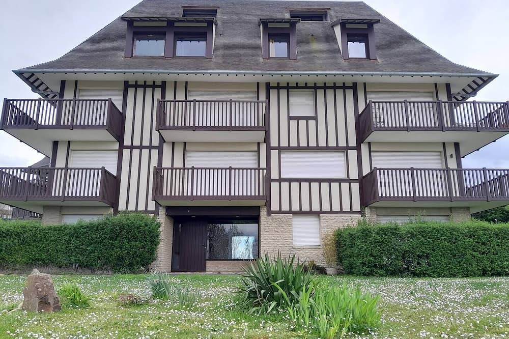 Entire apartment, Apartment - Near Deauville - 180° sea view - 4 people in Benerville-sur-Mer, Lisieux region