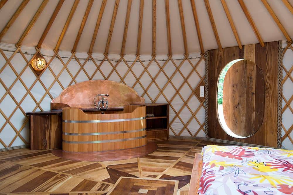 Yurt \"Ladesirade\" in Semur-en-Auxois, Région de Montbard
