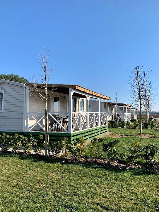 Bungalow per 4 persone, con Terrazza e Giardino nonché Piscina e Panorama a Chioggia