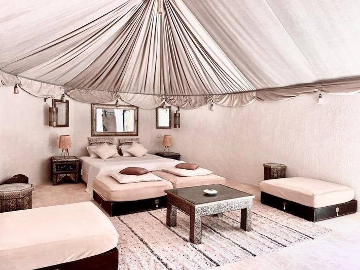 Alojamiento y desayuno para 8 personas, con jardín y vistas además de sauna y piscina - 1