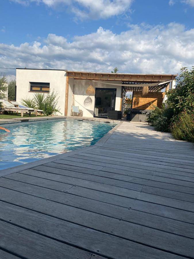 Chambre d’hôte pour 4 personnes, avec Terrasse et Jardin ainsi que Piscine et Vue