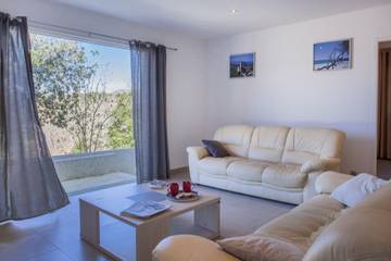 Gîte pour 5 personnes, avec terrasse à Barbaggio