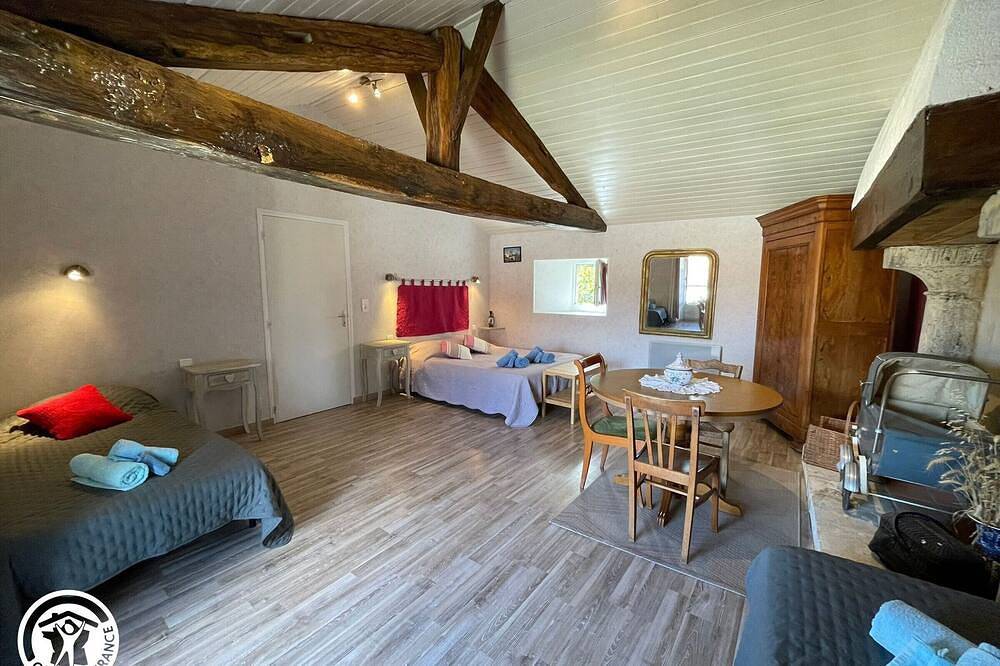 Gîte en cité médiévale de Vouvant avec parking privatif, 4 chambres in Vouvant, Fontenay-le-Comte
