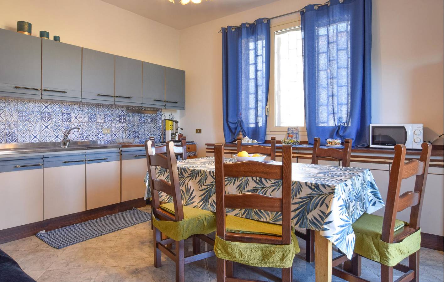 Apartamento vacacional entero, Acogedor apartamento junto a la playa con aparcamiento y terraza in Misilmeri, Provincia de Palermo