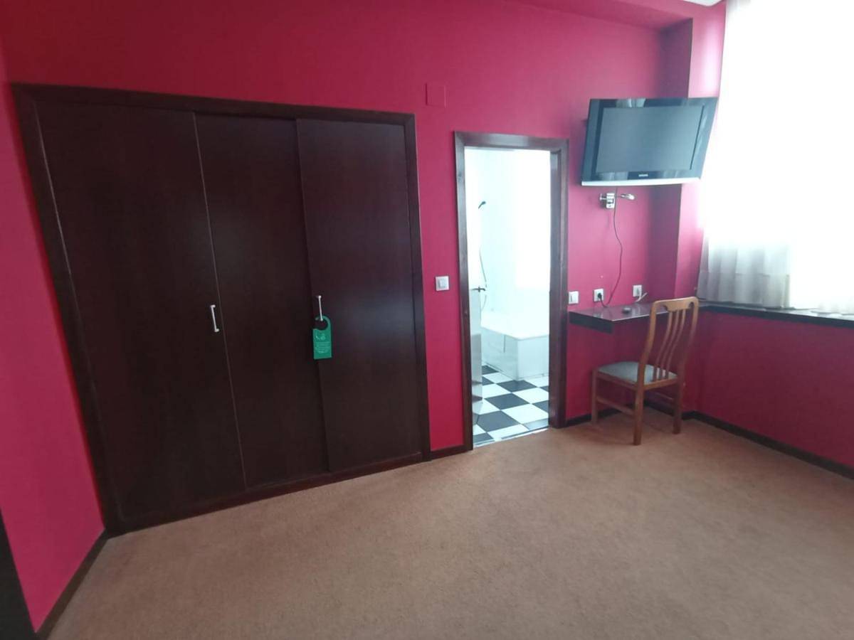 Hotel / Restaurante La Pepa in Avilés, Costa Verde