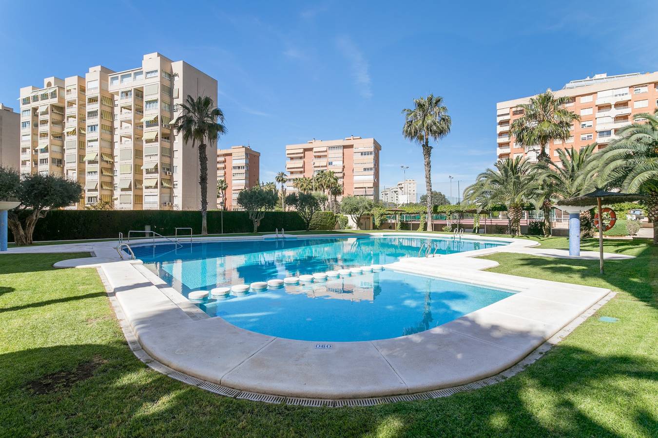 Ganze Wohnung, Ferienwohnung 'Urbanización Bulevar Playa' mit Gemeinschaftspool, Wlan und Klimaanlage in El Barrio, San Juan Playa