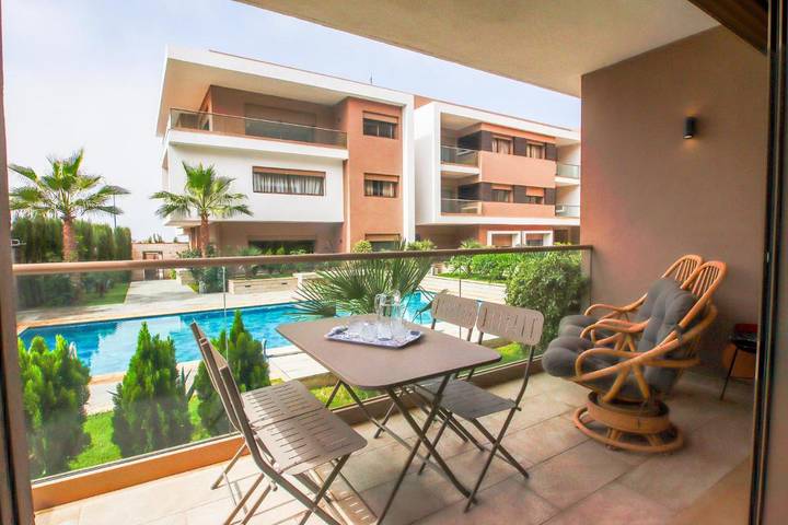 Appartement de vacances pour 4 personnes, avec piscine ainsi que jardin et vue