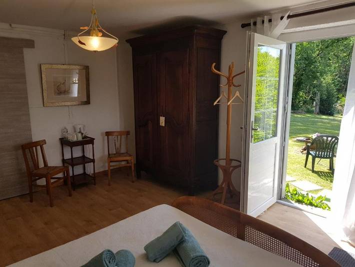 Location de vacances pour 2 personnes, avec jardin ainsi que terrasse et vue à Capdrot - 2