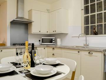 Log Cabin for 4 People in Bowness-on-Windermere, Cumbria, Photo 4