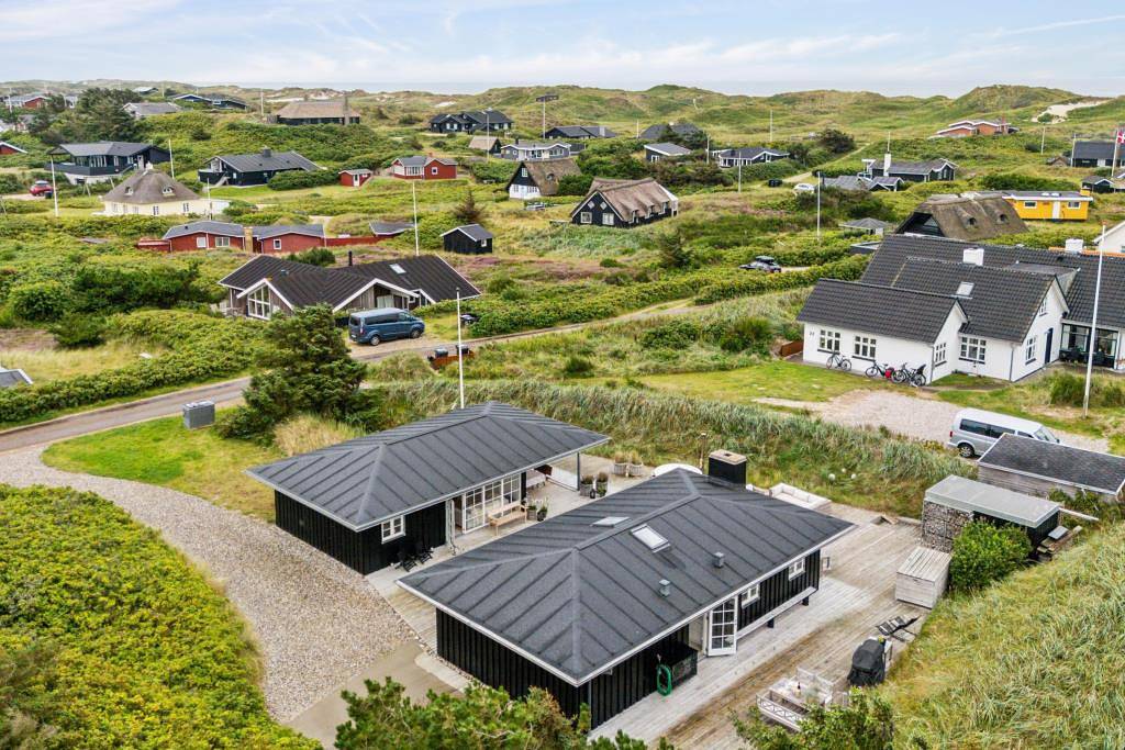 Lyst og hyggelig sommerhus med vildmarksbad in Søndervig, Holmsland Klit