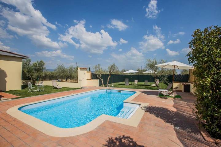 Casa vacanza per 4 persone, con piscina e giardino nonché panorama - 1