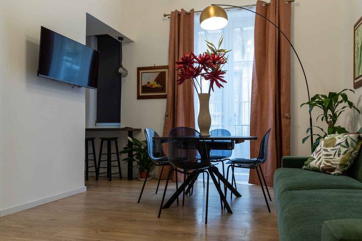 Entire holiday apartment, Holiday apartment in the middle of the city  in Castellammare (Palermo), Palermo