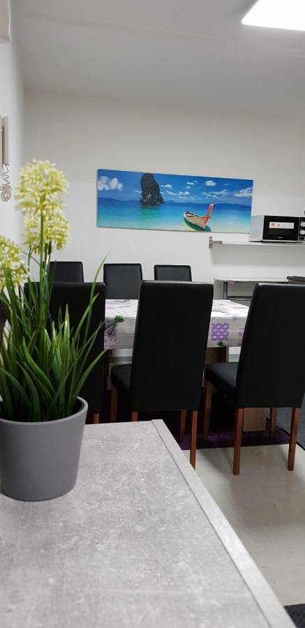 Ganze Wohnung, Ferienwohnung für 2 Personen mit Terrasse in Mainz, Rheinhessen