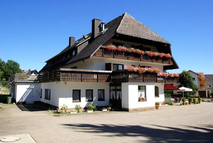 Hotel für 2 Personen, mit Terrasse und Garten sowie Ausblick in Häusern - 3