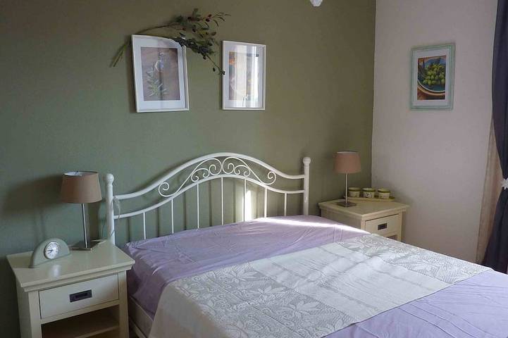 Maison de vacances pour 6 personnes, avec terrasse ainsi que piscine et jardin à Uzès