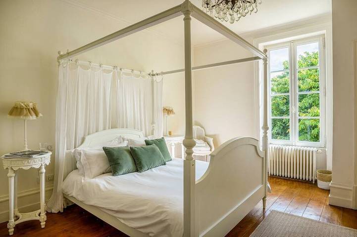 Location de vacances pour 8 personnes, avec jardin à Sainte-Sévère (Charente) - 2