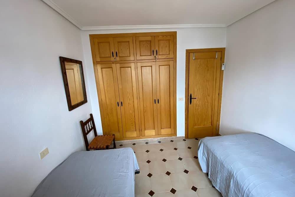 Apartamento entero, Renovated 2 bedroom 1 bath condo only 300m from La Zenia Beach in Centro La Zenia, Orihuela