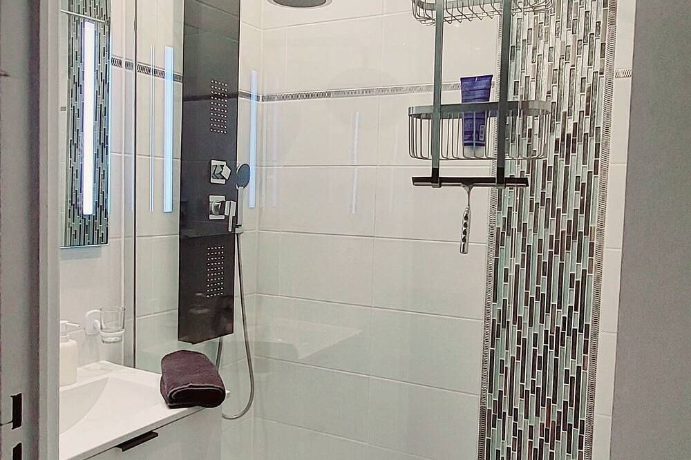 Appartement entier, Cosy appartement dans une villa avec piscine , proche du centre et de la mer in Cabourg, Région de Caen