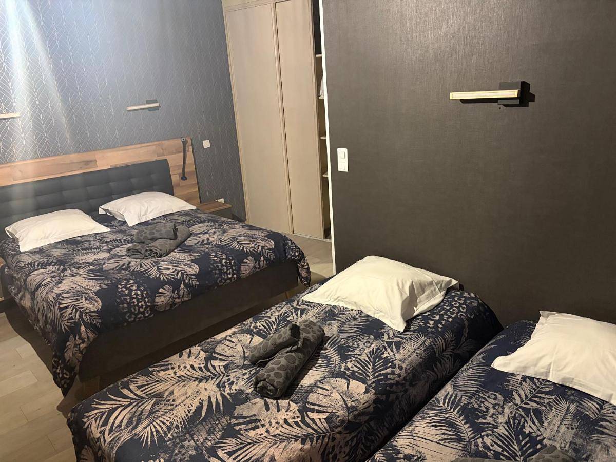 Twin Room in Gueugnon, Région de Charolles
