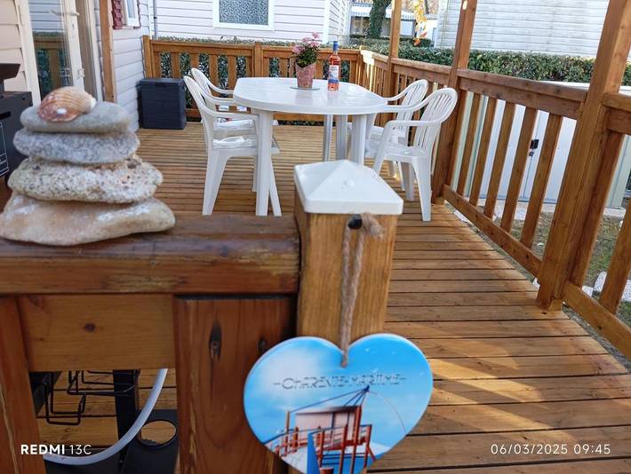 Camping pour 6 personnes, avec Terrasse et Jardin ainsi que Bassin pour enfant et Piscine